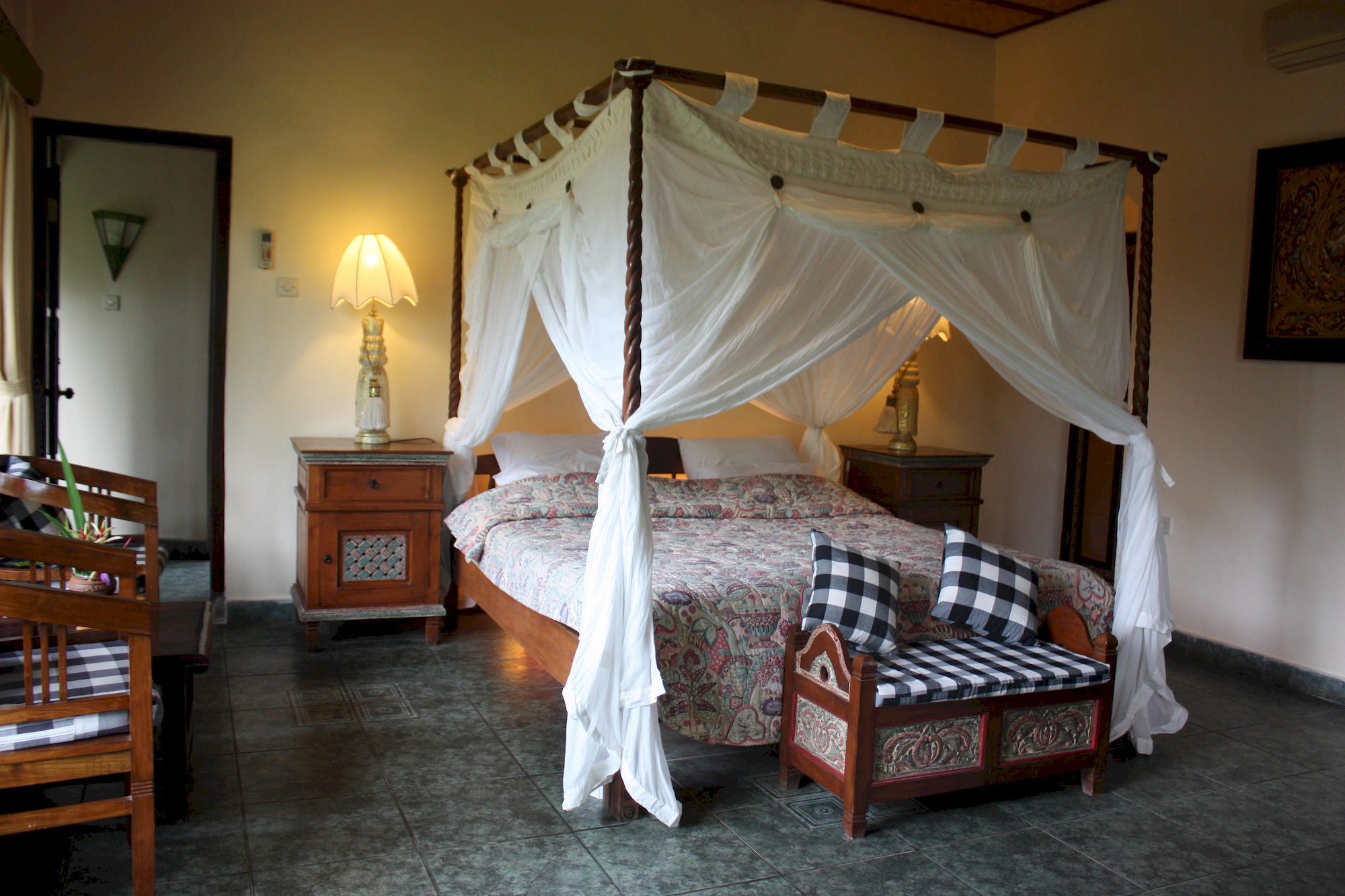Rambutan Hotel Ловіна Екстер'єр фото